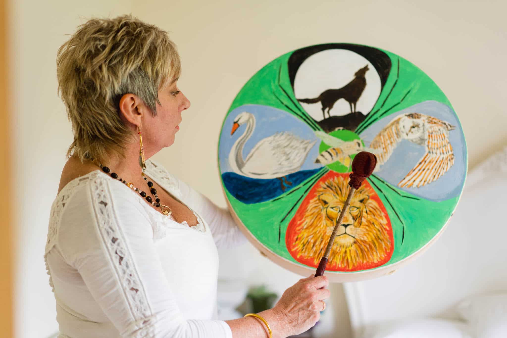 shamanic healer sue completing a feng shui consultation